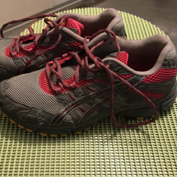 Hiking shoes - Picture 2 of 3